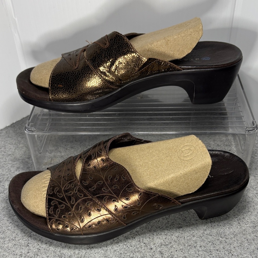 Aravon‎ size 7 Women's Bronze Slide Sandals. Fc2
